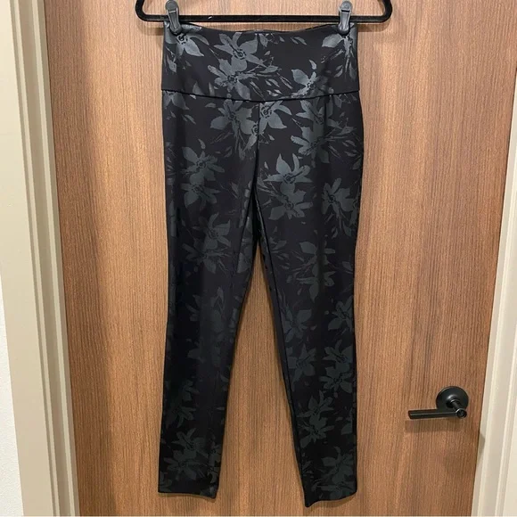SOFT SURROUNDINGS Black Twilight Floral Pants Size XS(2/4) Thick Pull-On Casual - Picture 3 of 11